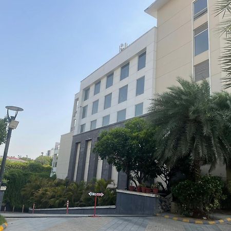 V Retreat Gurgaon Hotel Luaran gambar