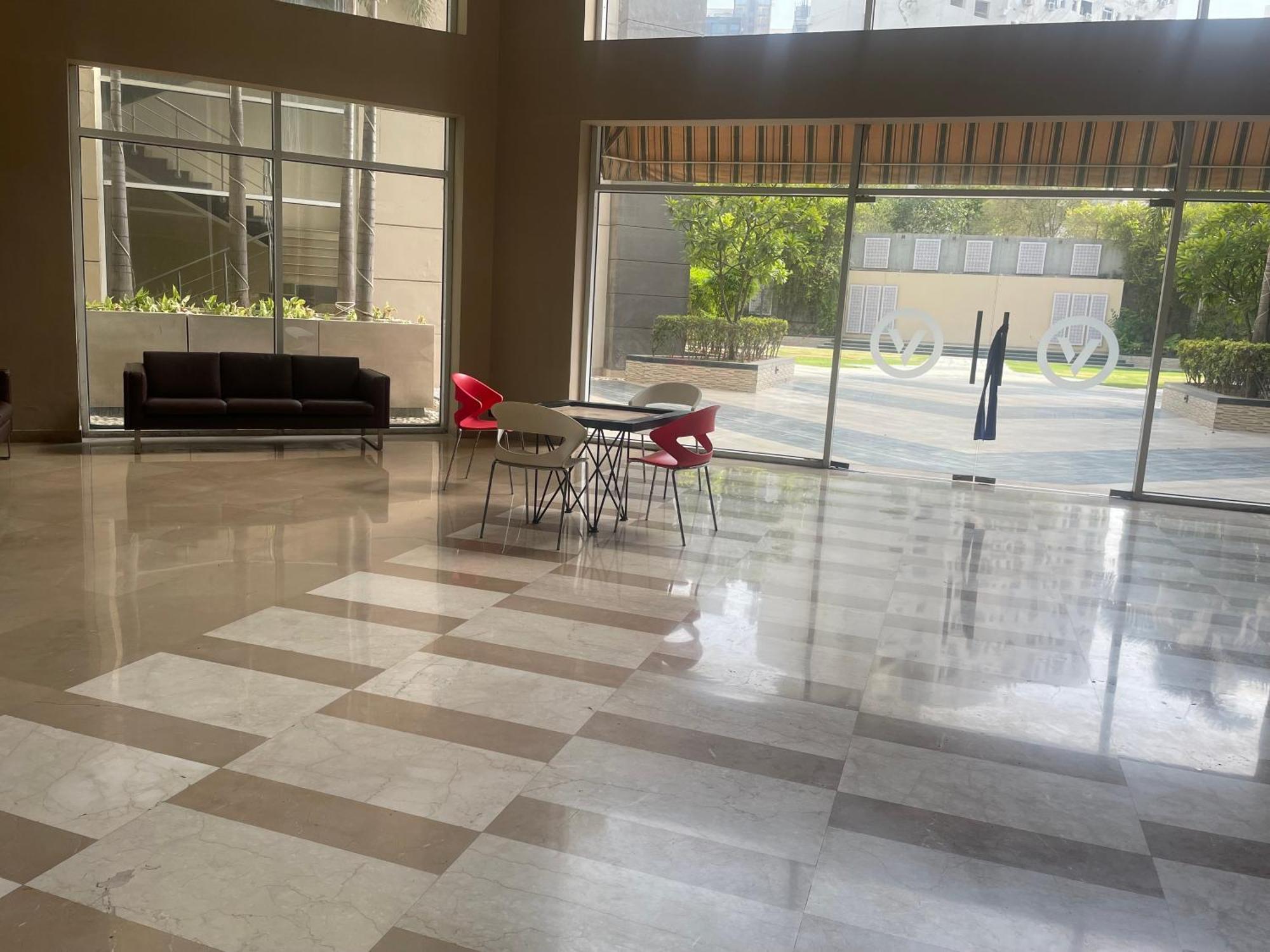 V Retreat Gurgaon Hotel Luaran gambar