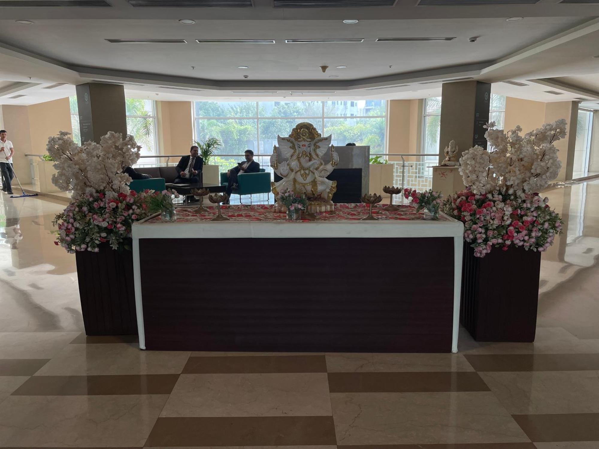V Retreat Gurgaon Hotel Luaran gambar