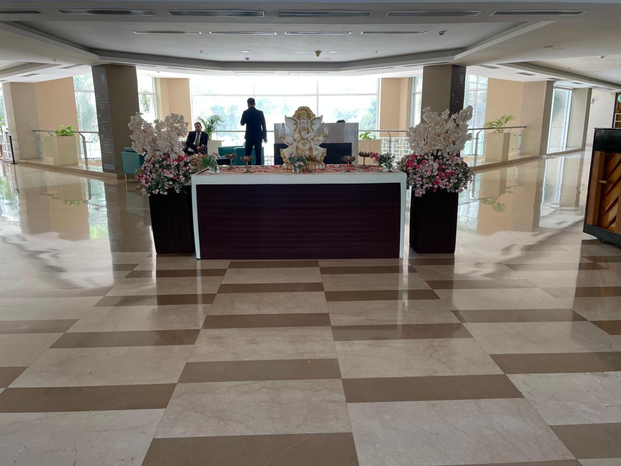 V Retreat Gurgaon Hotel Luaran gambar