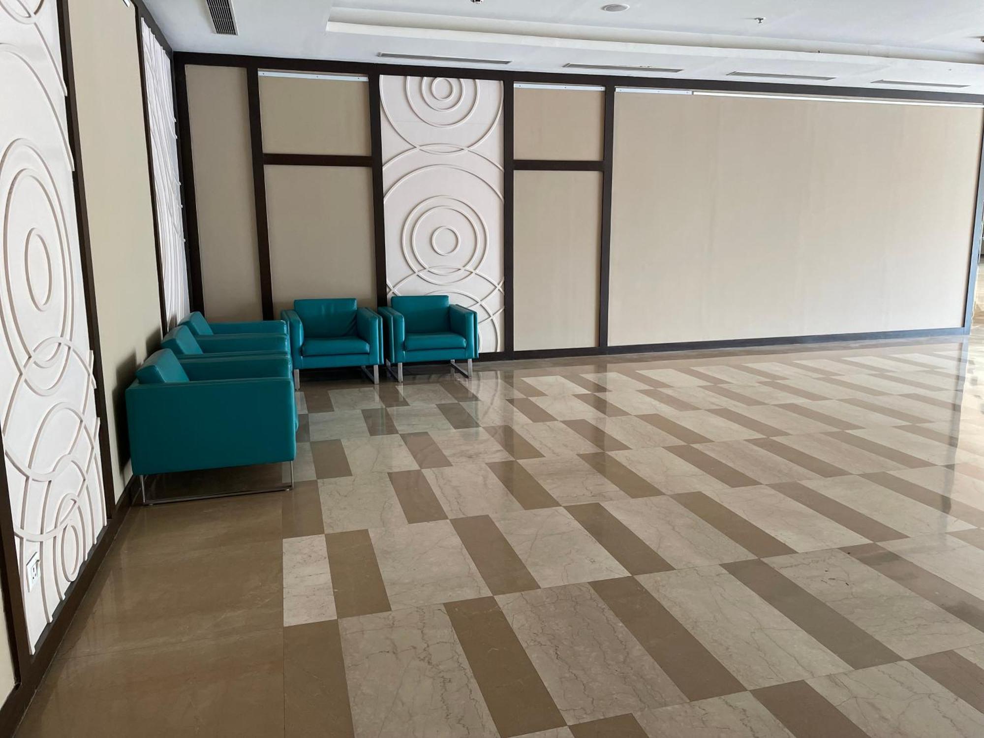 V Retreat Gurgaon Hotel Luaran gambar