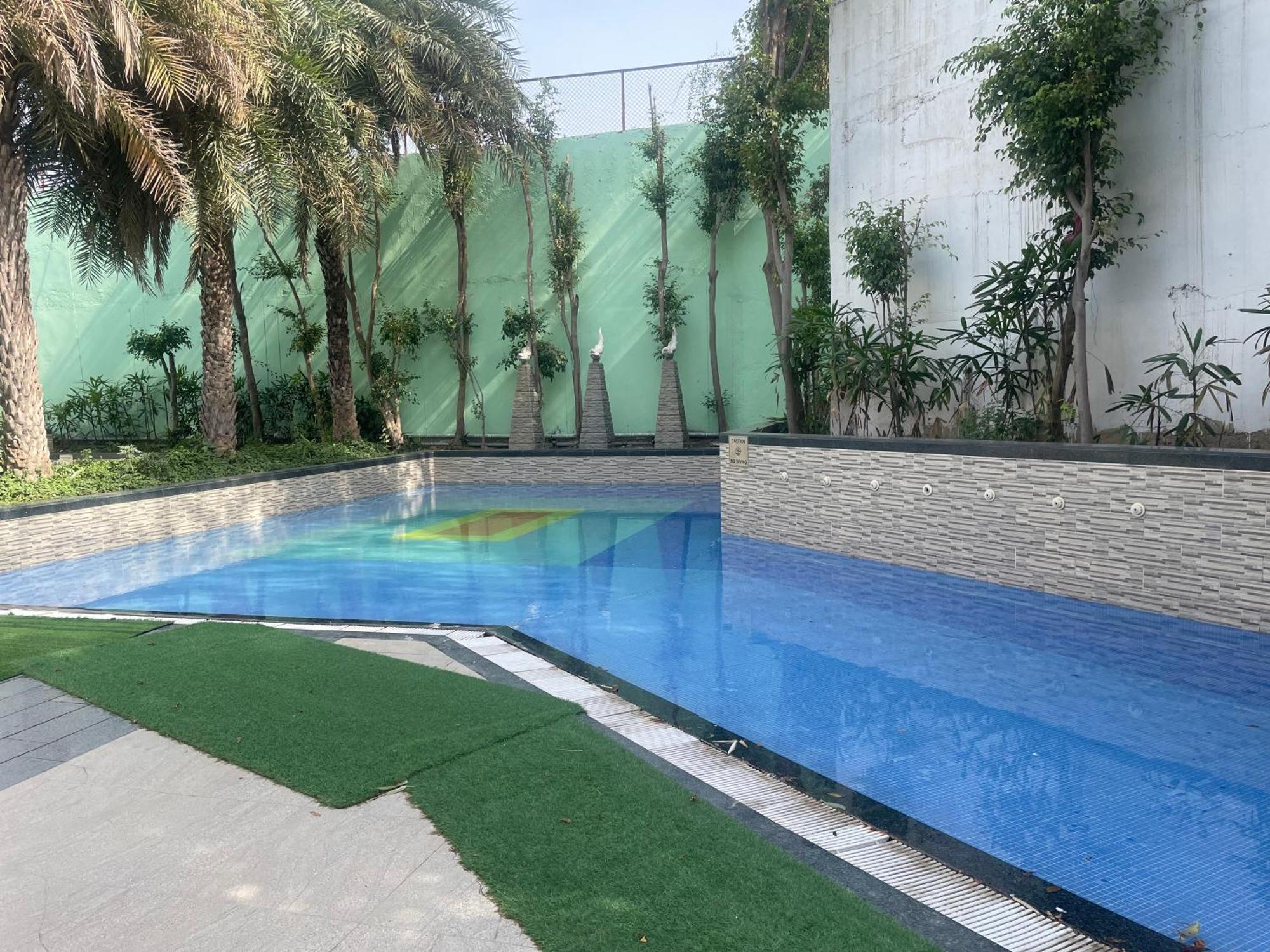 V Retreat Gurgaon Hotel Luaran gambar