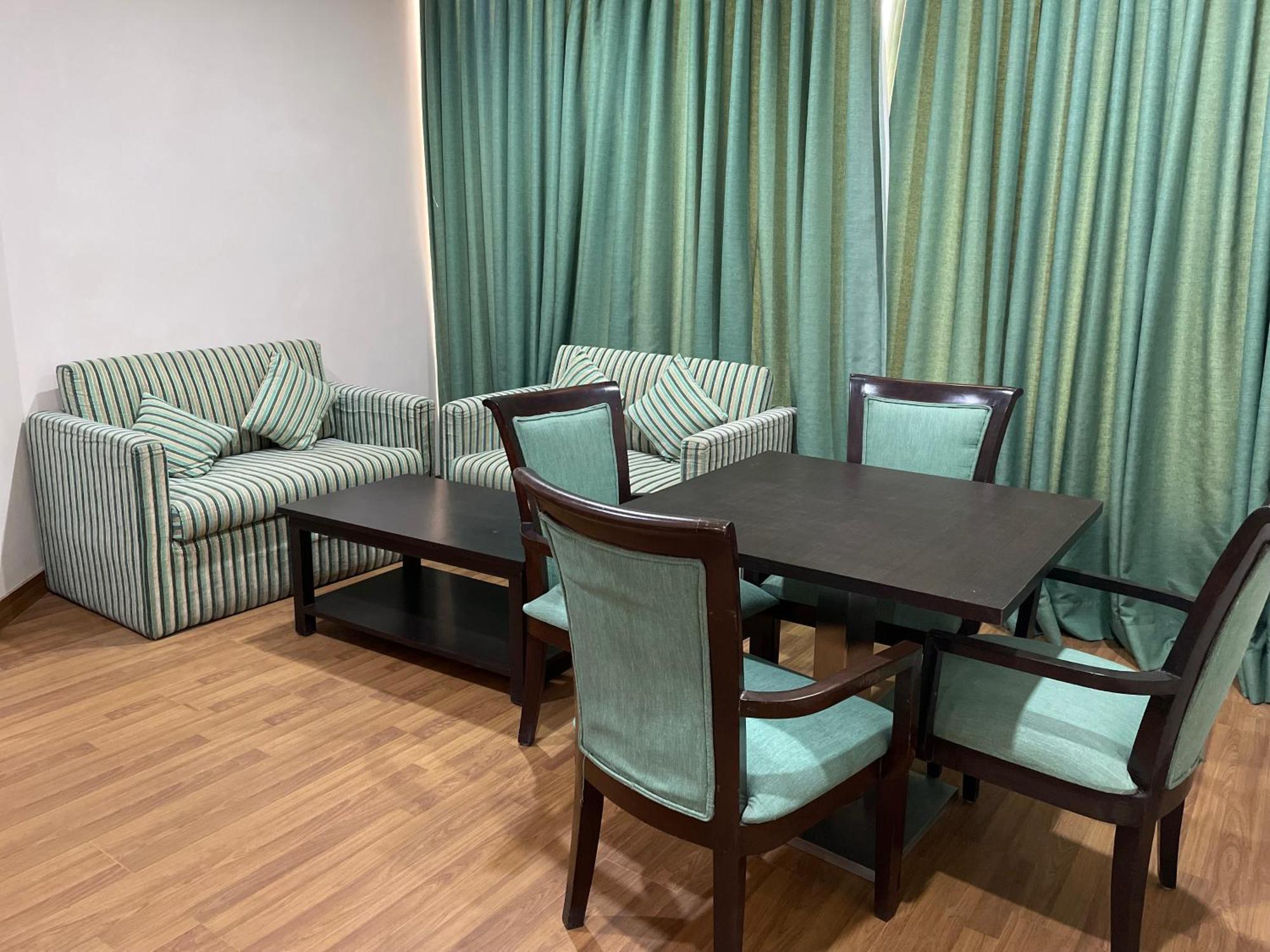 V Retreat Gurgaon Hotel Luaran gambar