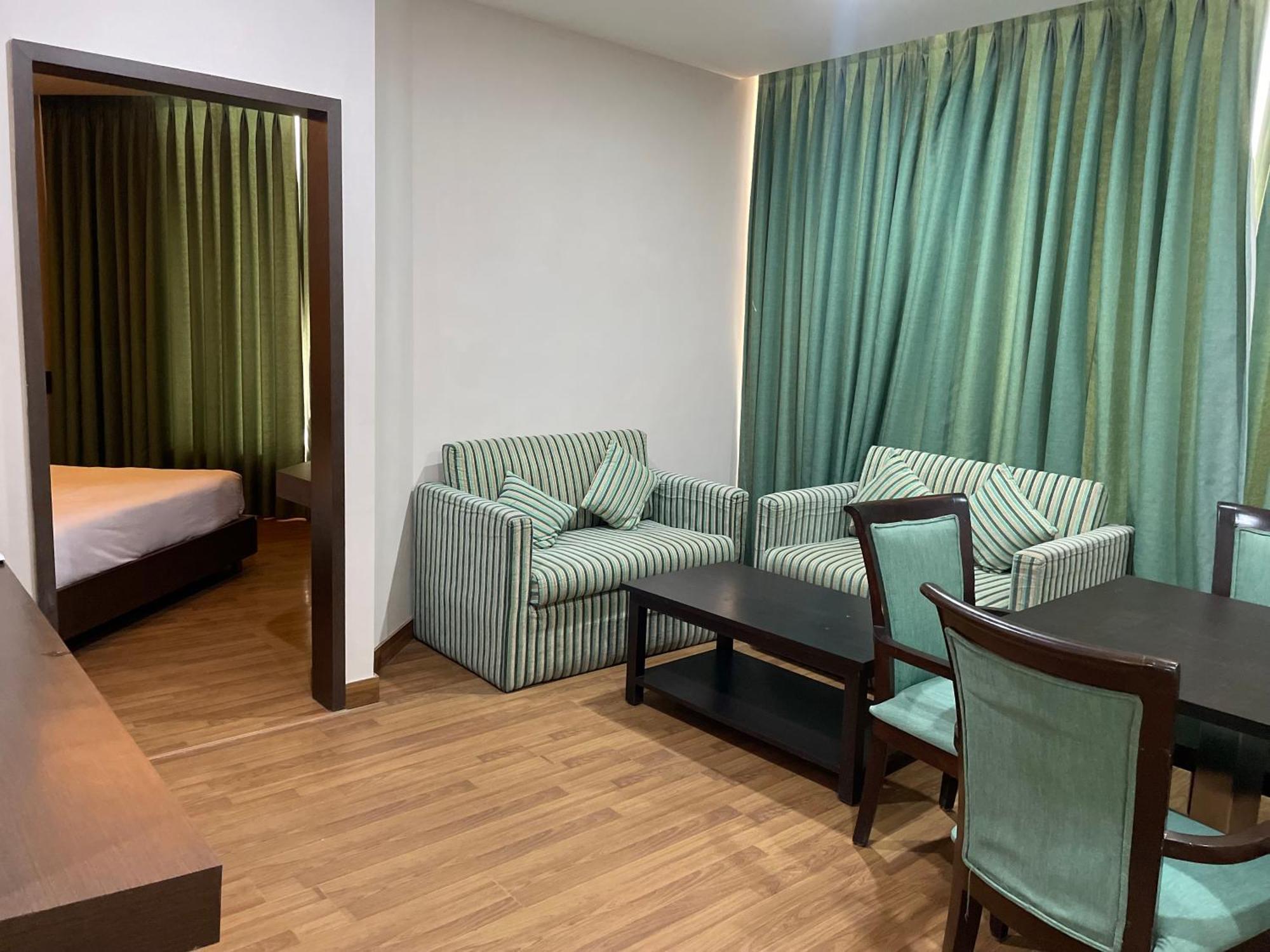 V Retreat Gurgaon Hotel Luaran gambar