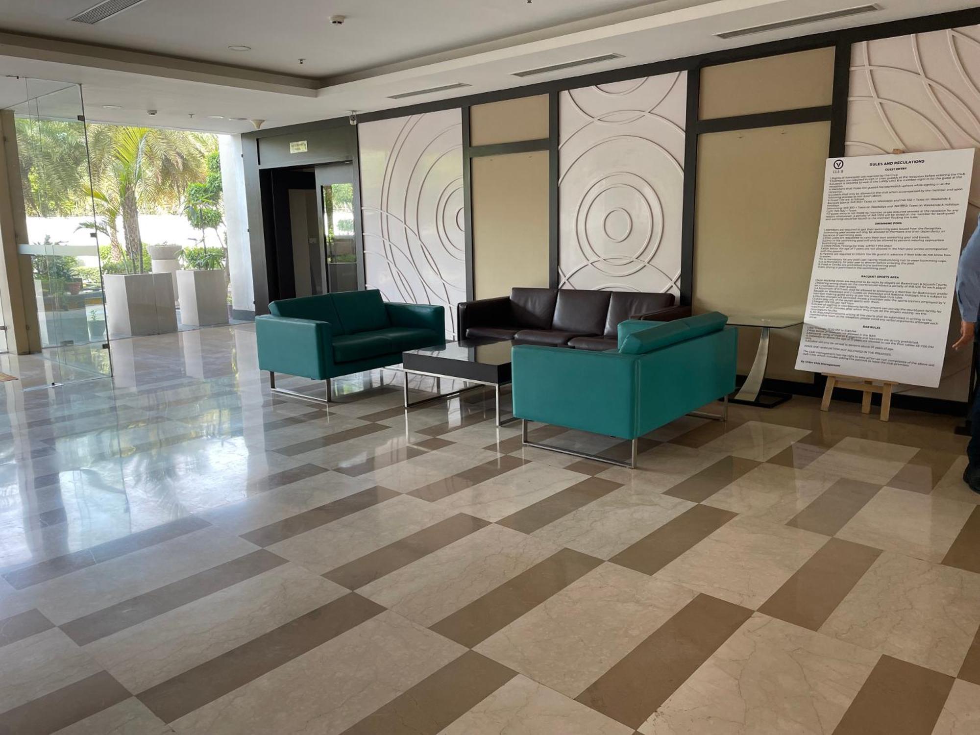 V Retreat Gurgaon Hotel Luaran gambar