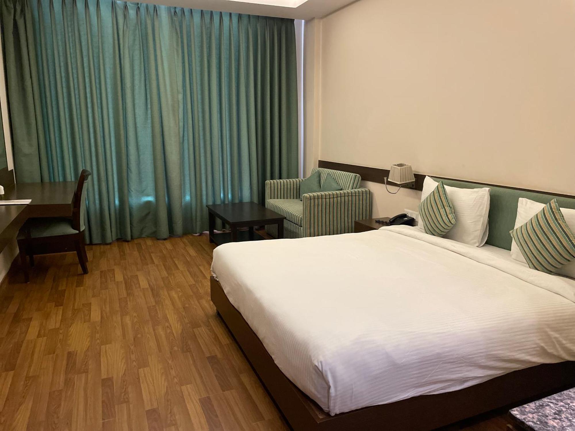 V Retreat Gurgaon Hotel Luaran gambar