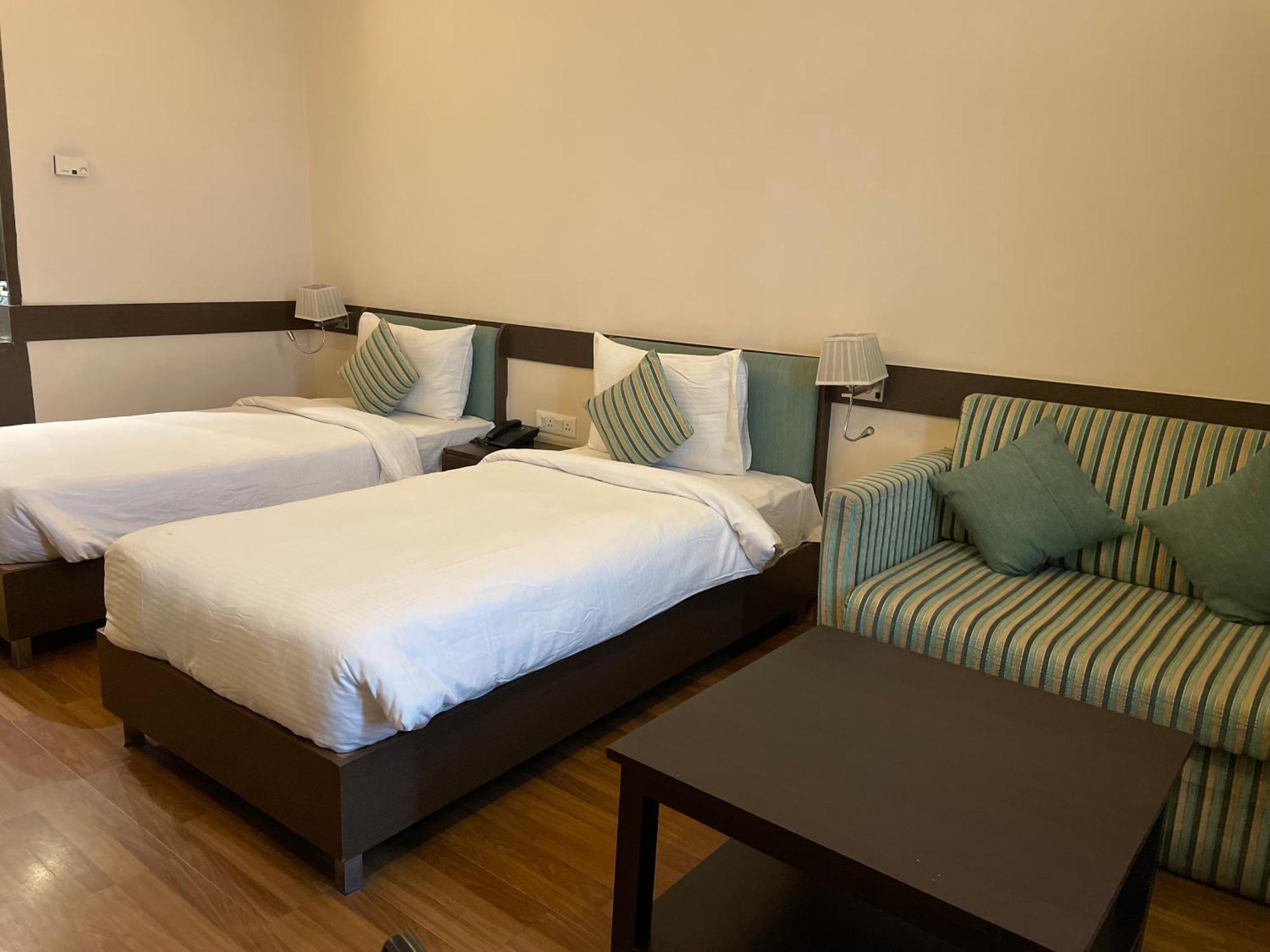 V Retreat Gurgaon Hotel Luaran gambar